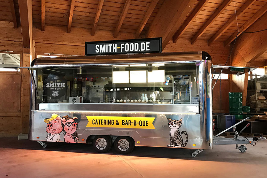 Food Truck Anhänger für Catering und Imbissbetriebe.