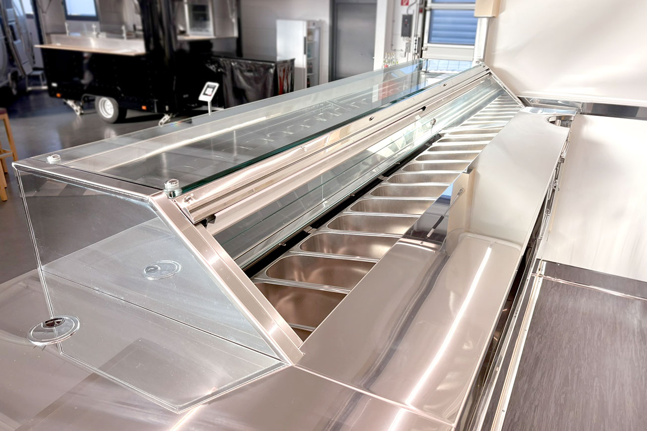 T217-Roka-Eismobil-EasyUp-sofort-verfuegbar-06 Eisvitrine im Eismobil EASY UP von ROKA - sofort verfügbares Fahrzeug für den Eisverkauf
