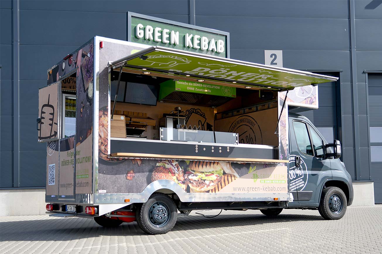 Grauer Food Truck mit Vollverklebung.