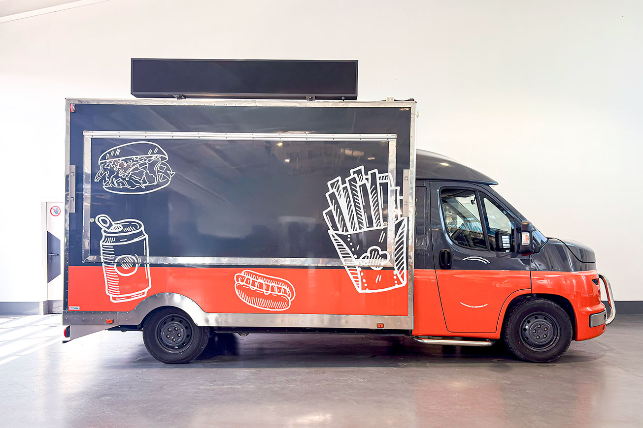 roka-food-truck-gebraucht-kaufen-N977-11 Buy a Used ROKA Food Truck - Detroit Model with Versatile Features